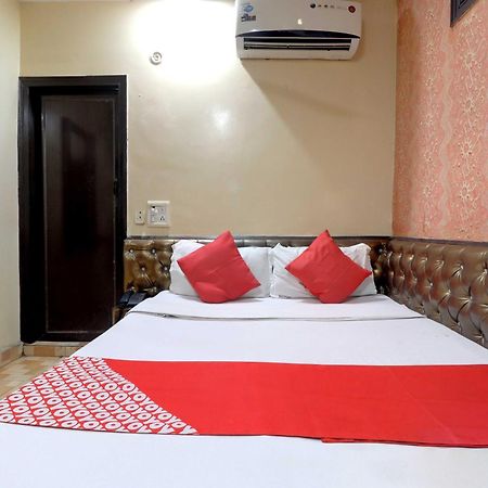 Oyo Flagship 81569 The Red Rose Inn New Delhi Eksteriør billede